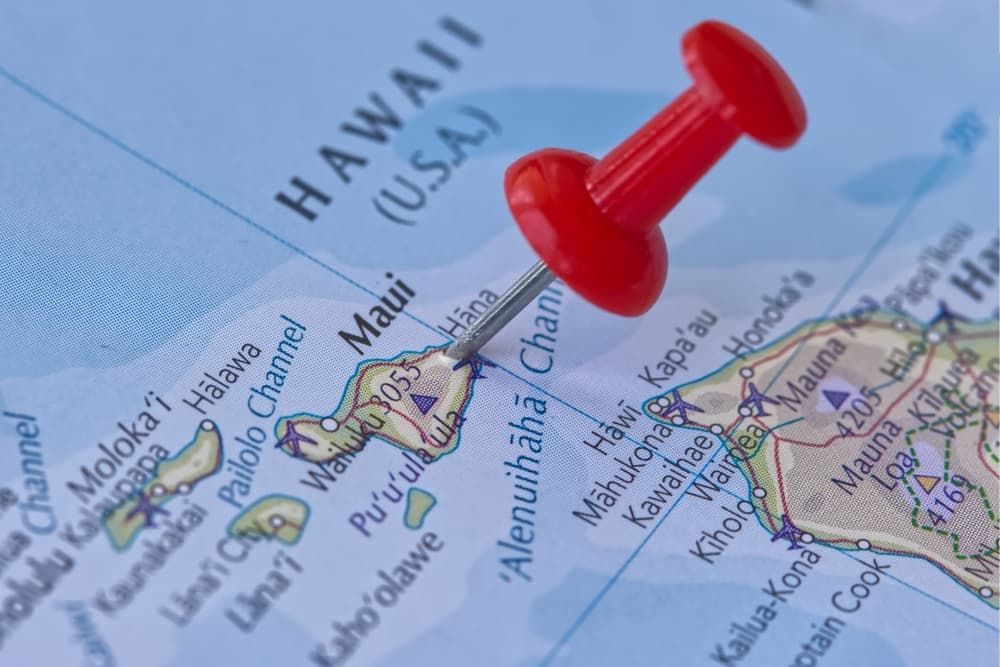 map of maui with pin