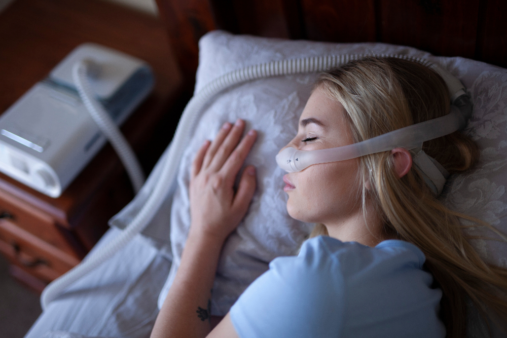 woman using Philip DreamMachine CPAP